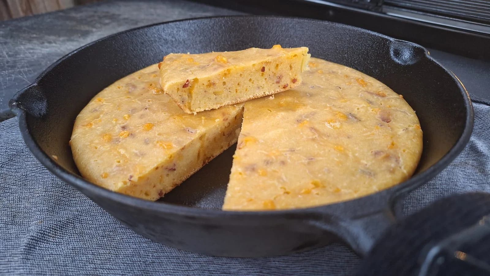 Bacon and cheddar cornbread
