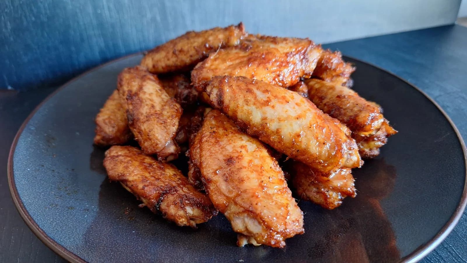 Maple-sriracha chicken wings