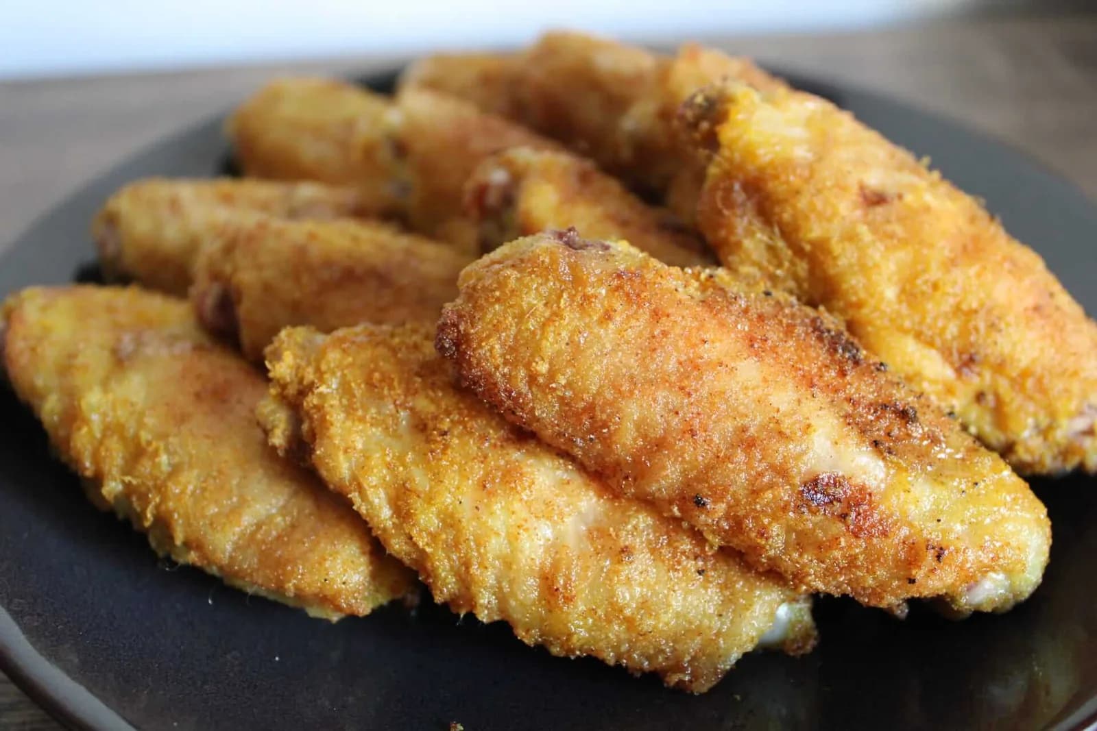 Slightly crispy chicken wings