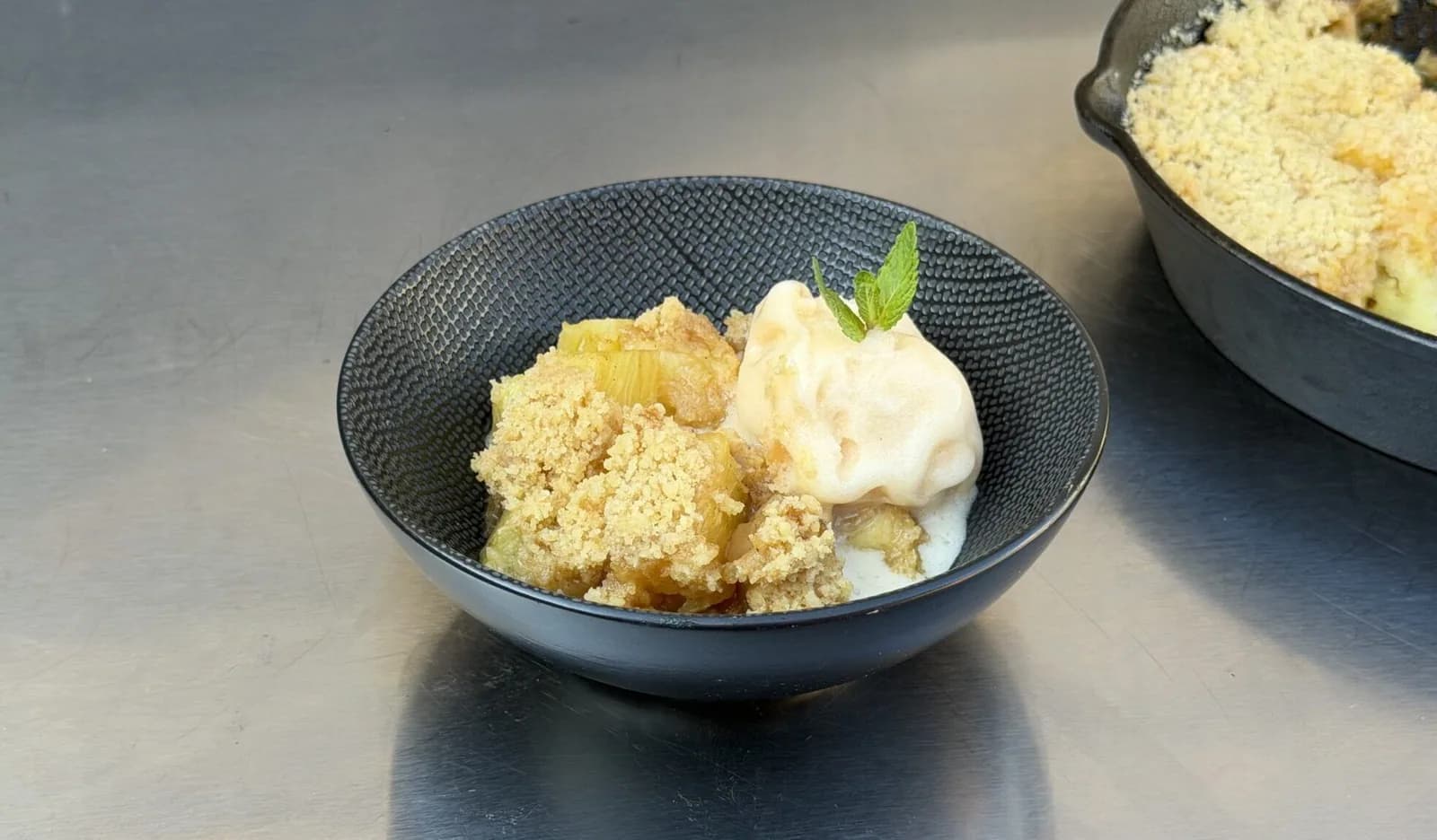 Tropical fruit crumble
