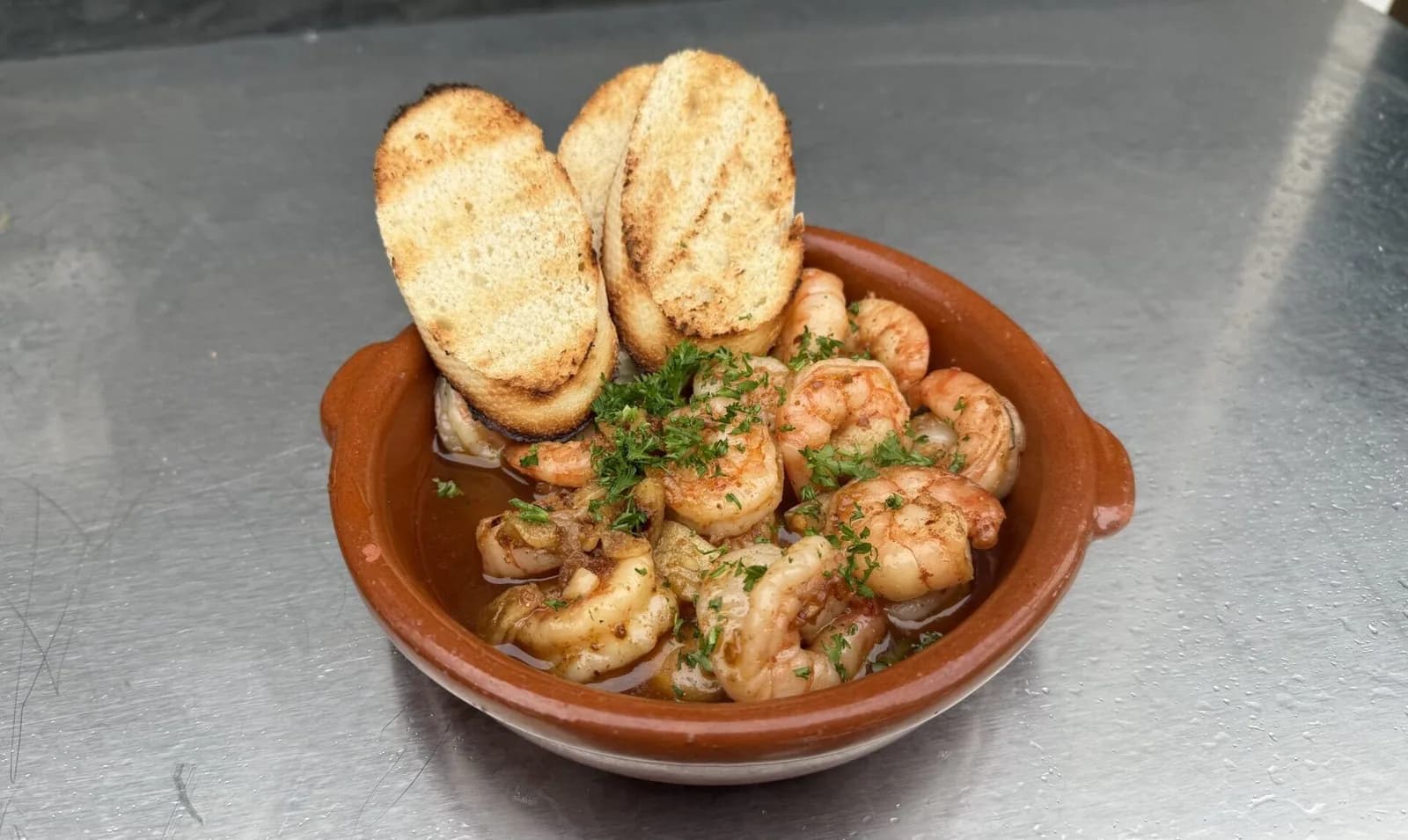 Gambas pil pil: prawns in garlic oil